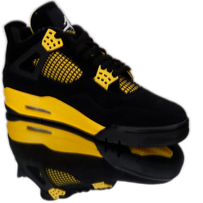 Jordan 4 Retro Thunder (2023)  Vaditim   